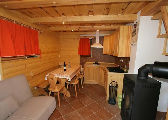 Fikfak Cottage